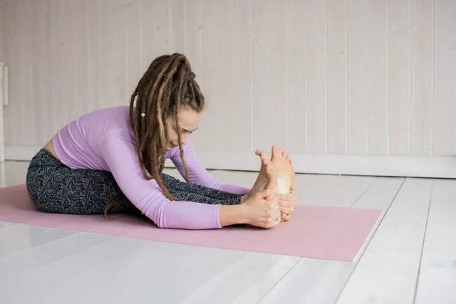 Quali benefici puoi trovare con lo yoga terapeutico